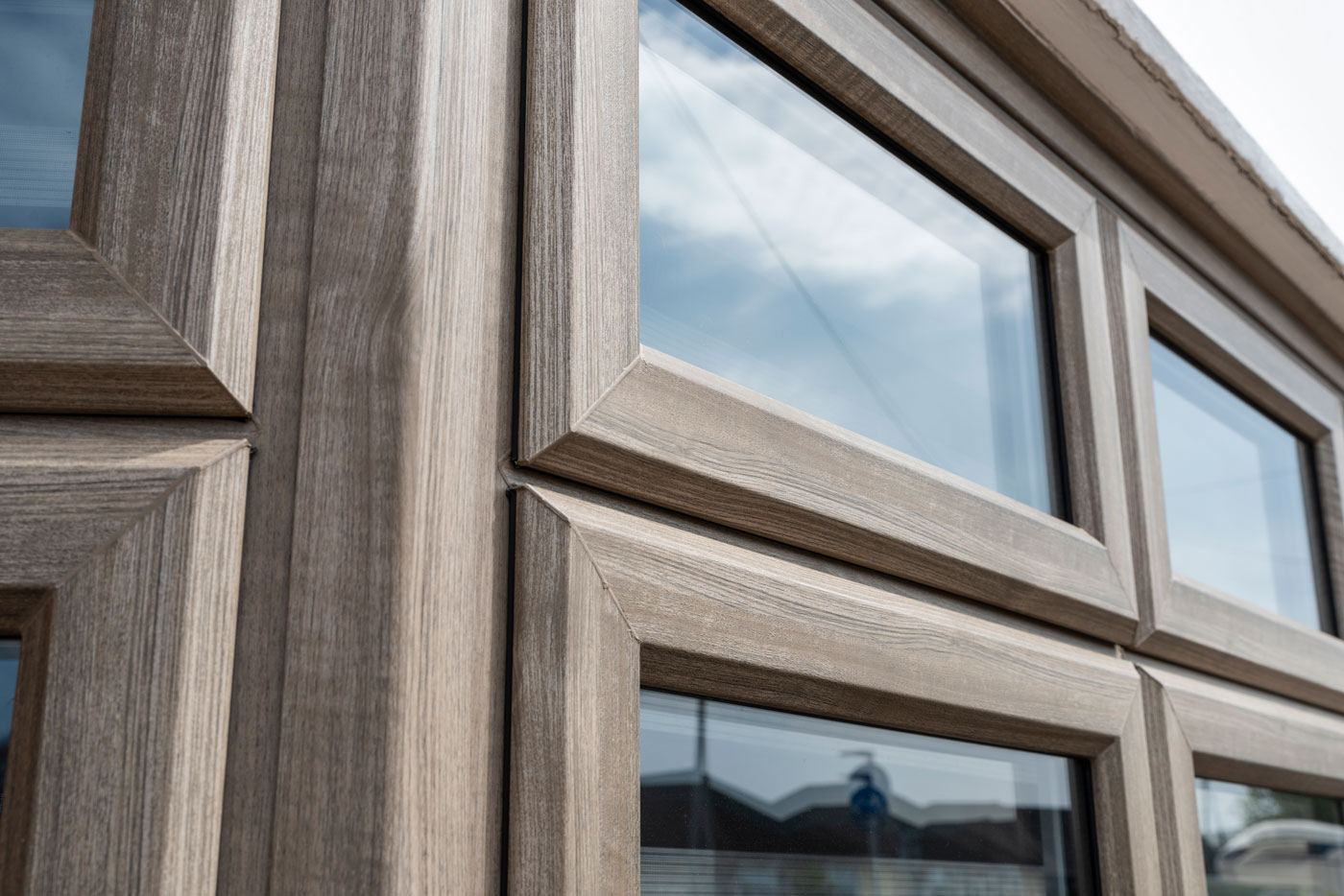 External Close Up of 2500 Sculptured Sash Window